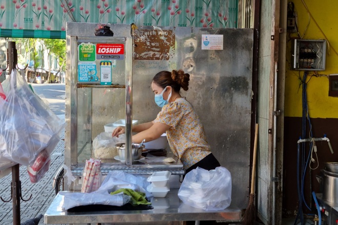 Quán ăn vùng xanh ở Đà Nẵng: Nhìn khách đến mua mang về vui quá trời! - 2