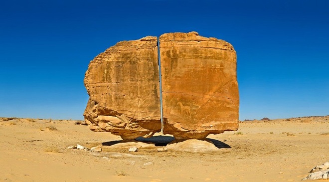 Al Naslaa - tảng đá bí ẩn ở Ả-rập Saudi - 1 Al Naslaa - tảng đá bí ẩn ở Ả-rập Saudi - 1