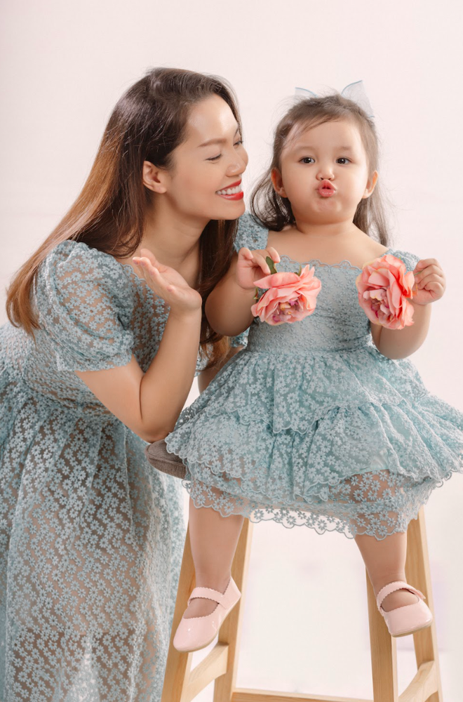 Nguyễn Ngọc Anh và ông xã ra mắt ca khúc mừng sinh nhật con gái 2 tuổi - 2 Nguyễn Ngọc Anh và ông xã ra mắt ca khúc mừng sinh nhật con gái 2 tuổi - 2