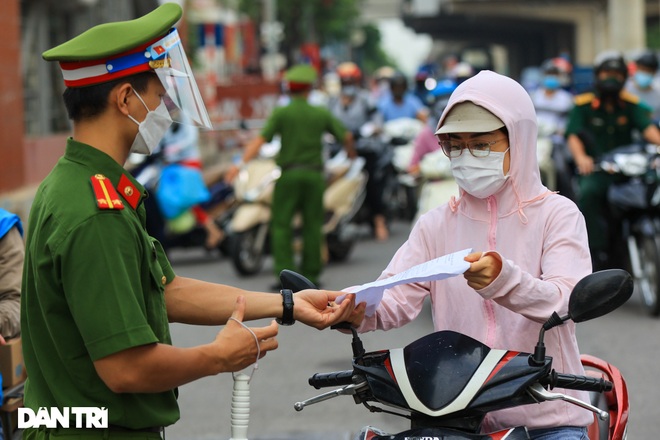 Công an than thiếu cơ chế kiểm soát khi Hà Nội nới lỏng 19 quận, huyện - 2