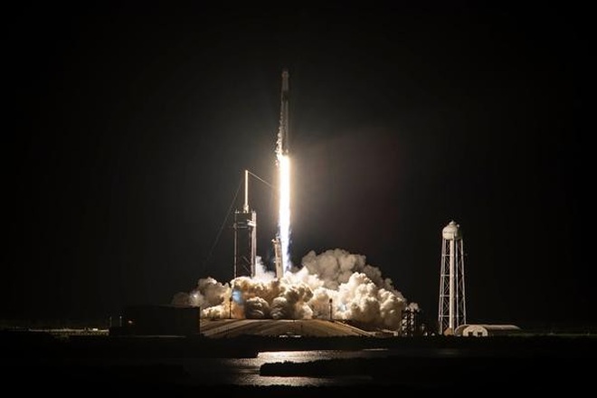 Elon Musk đưa 4 người thường vào không gian, bay quanh Trái đất 15 vòng - 1