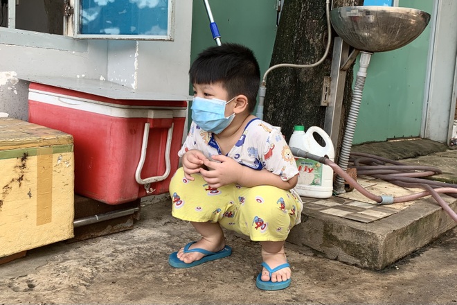 Mã số 4231: Mẹ mất vì Covid-19, cậu bé 5 tuổi không nhà khóc hàng đêm - 3 Mã số 4231: Mẹ mất vì Covid-19, cậu bé 5 tuổi không nhà khóc hàng đêm - 3