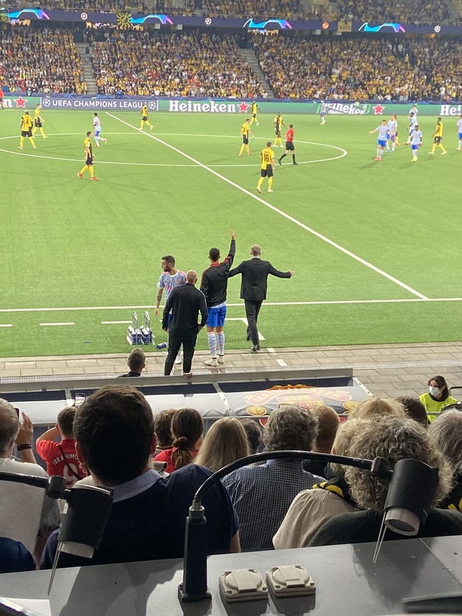 Huyền thoại Man Utd khuyên Ronaldo dừng việc tập làm huấn luyện - 1 Huyền thoại Man Utd khuyên Ronaldo dừng việc tập làm huấn luyện - 1