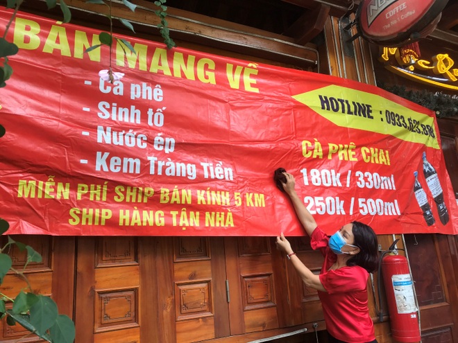 Người dân vùng xanh ở Hà Nội phấn khởi mở cửa bán mang về - 1