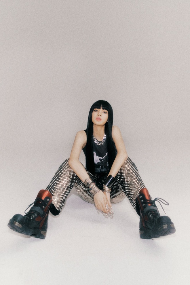 Lisa (Blackpink) phá loạt kỷ lục với album solo đầu tay - 4 Lisa (Blackpink) phá loạt kỷ lục với album solo đầu tay - 4