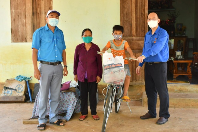 Chủ tịch Phú Yên: Dứt khoát không để trẻ mồ côi vì Covid-19 phải bỏ học - 4 Chủ tịch Phú Yên: Dứt khoát không để trẻ mồ côi vì Covid-19 phải bỏ học - 4