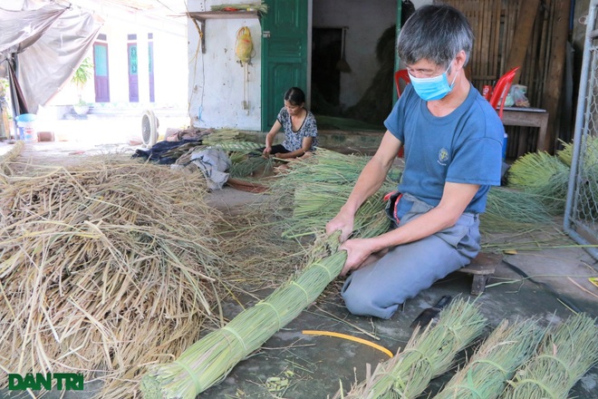 Sống khỏe trong dịch bệnh nhờ cuộn rơm đuôi trâu xuất khẩu sang Nhật - 2 Sống khỏe trong dịch bệnh nhờ cuộn rơm đuôi trâu xuất khẩu sang Nhật - 2