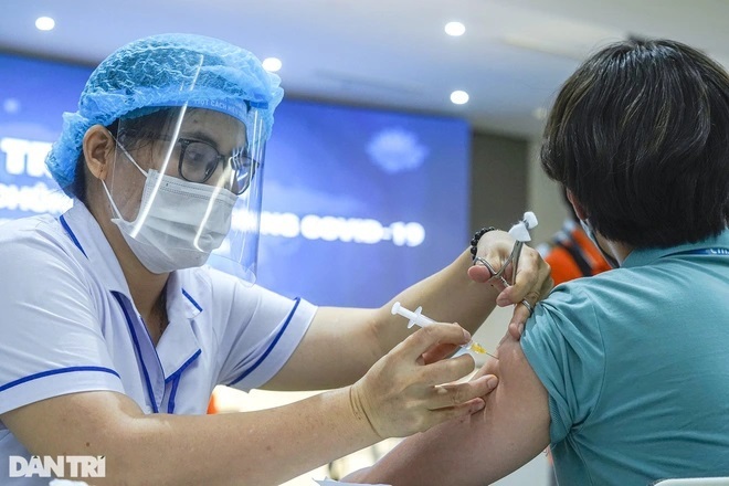 Làm rõ phản ánh ưu ái tiêm vắc xin cho anh em, họ hàng của cán bộ - 1 Làm rõ phản ánh ưu ái tiêm vắc xin cho anh em, họ hàng của cán bộ - 1