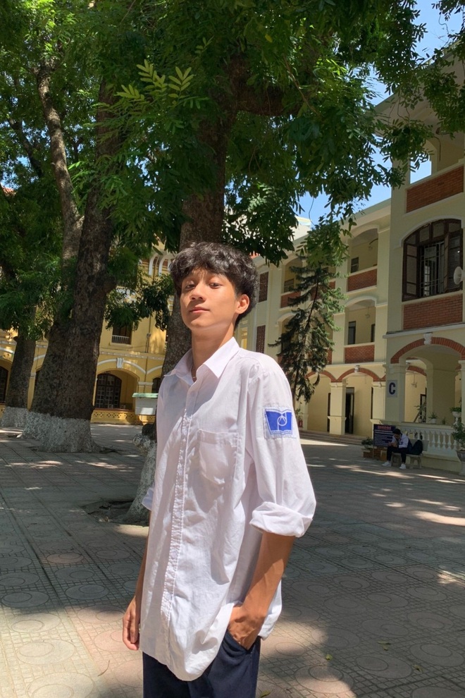 Nam sinh từng trượt trường chuyên đỗ 7 trường đại học top đầu - 1 Nam sinh từng trượt trường chuyên đỗ 7 trường đại học top đầu - 1