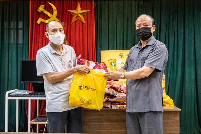 TT Group trao 3.000 suất quà cho người dân Hà Nội gặp khó khăn do Covid-19 - 2