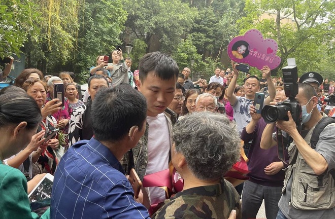 Người cha suốt 28 năm tìm con trai mất tích và cái kết đoàn tụ ấm lòng - 3 Người cha suốt 28 năm tìm con trai mất tích và cái kết đoàn tụ ấm lòng - 3