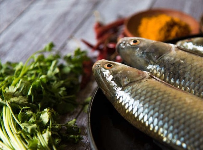 Những mẹo đơn giản để chọn cá tươi ngon các bà nội trợ cần biết - 2 Những mẹo đơn giản để chọn cá tươi ngon các bà nội trợ cần biết - 2