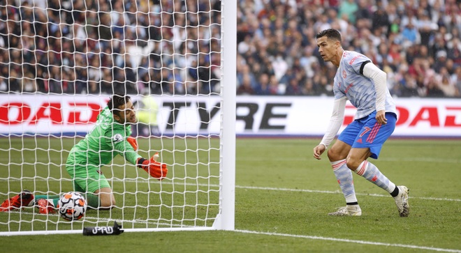 Ghi 4 bàn sau 3 trận cho Man Utd, C.Ronaldo lập thêm kỷ lục mới - 1 Ghi 4 bàn sau 3 trận cho Man Utd, C.Ronaldo lập thêm kỷ lục mới - 1