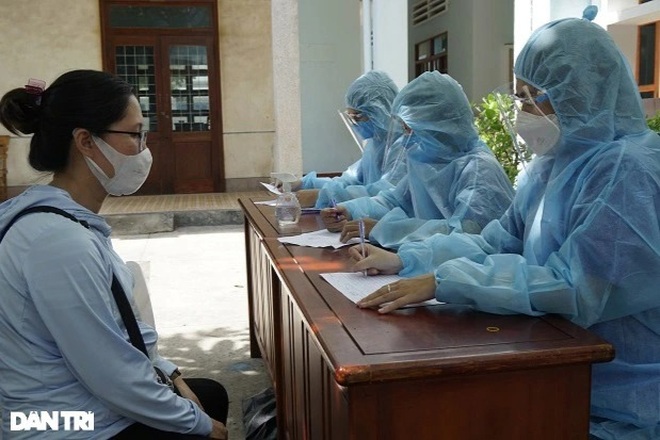 Test nhanh người dân vùng lõi có F0 ở TP Quy Nhơn - 2 Test nhanh người dân vùng lõi có F0 ở TP Quy Nhơn - 2