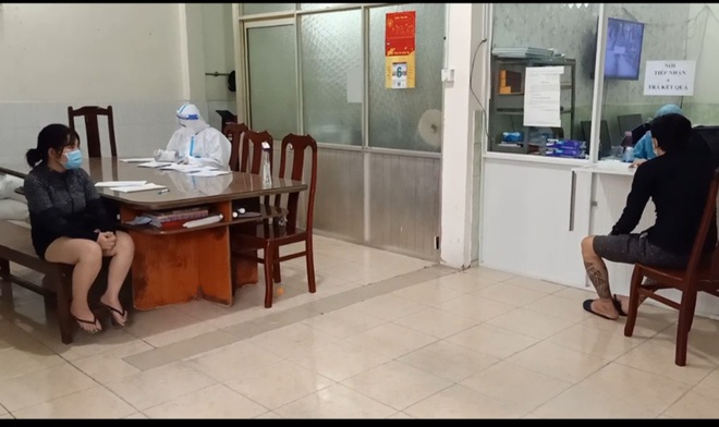 3 người dương tính SARS-CoV-2 phát lộ trong một cuộc tụ họp - 1 3 người dương tính SARS-CoV-2 phát lộ trong một cuộc tụ họp - 1