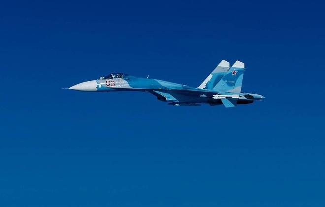 Xôn xao ảnh mừng ngày thành lập Không quân Mỹ có hình tiêm kích Nga - 2