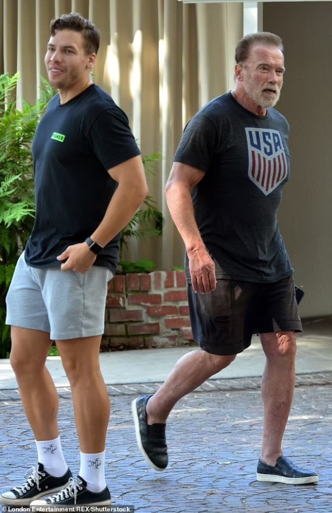The step son of actor Arnold Schwarzenegger is more and more like his father - 7