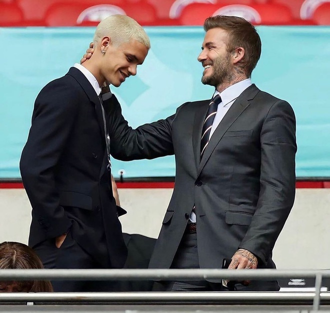 Quý tử nhà David Beckham đá trận bóng chuyên nghiệp đầu tiên - 10 Quý tử nhà David Beckham đá trận bóng chuyên nghiệp đầu tiên - 10