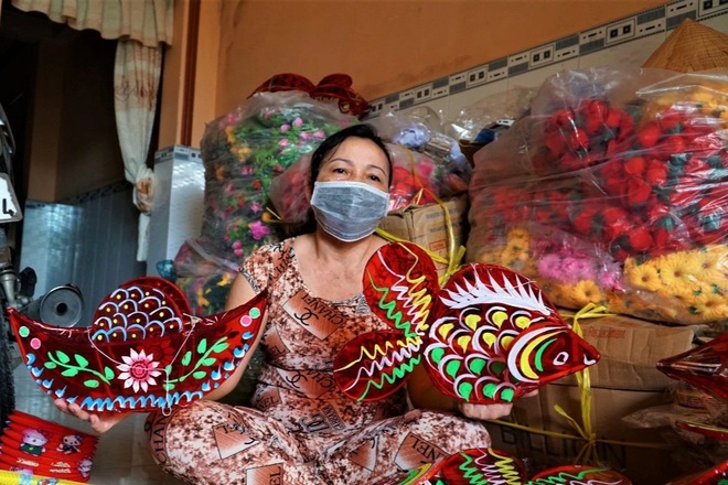 Trung thu buồn nhất trong 25 năm làm nghề lồng đèn của người thợ xứ Tây Đô - 2 Trung thu buồn nhất trong 25 năm làm nghề lồng đèn của người thợ xứ Tây Đô - 2