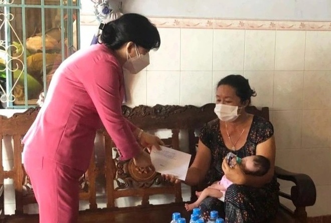 Giám đốc Sở kể chuyện gia cảnh bé 28 ngày tuổi mồ côi mẹ vì Covid-19 - 1 Giám đốc Sở kể chuyện gia cảnh bé 28 ngày tuổi mồ côi mẹ vì Covid-19 - 1