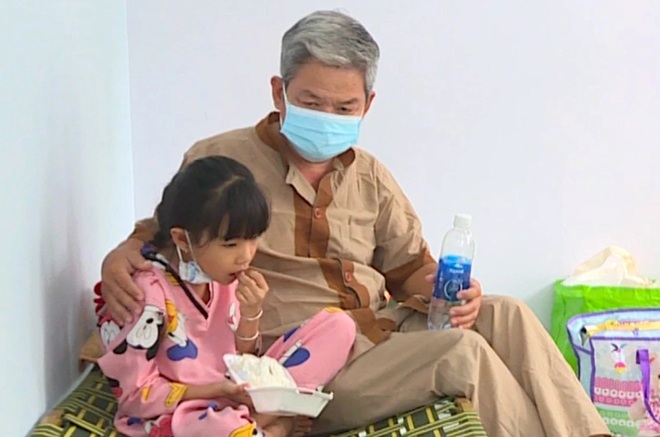 Giám đốc Sở kể chuyện gia cảnh bé 28 ngày tuổi mồ côi mẹ vì Covid-19 - 2 Giám đốc Sở kể chuyện gia cảnh bé 28 ngày tuổi mồ côi mẹ vì Covid-19 - 2