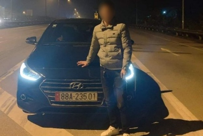 Truy tìm tài xế không chấp hành hiệu lệnh, húc CSGT ngã dúi dụi - 2 Truy tìm tài xế không chấp hành hiệu lệnh, húc CSGT ngã dúi dụi - 2