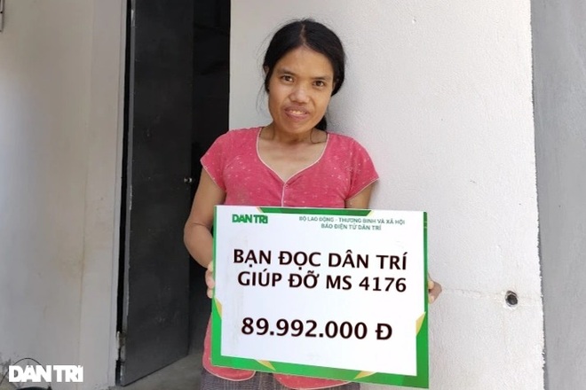 Người phụ nữ sống trong chuồng bò được bạn đọc giúp đỡ gần 90 triệu đồng - 1 Người phụ nữ sống trong chuồng bò được bạn đọc giúp đỡ gần 90 triệu đồng - 1