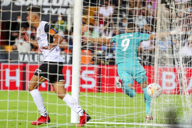 Thắng nghẹt thở Valencia, Real Madrid tiếp tục dẫn đầu La Liga - 5 Thắng nghẹt thở Valencia, Real Madrid tiếp tục dẫn đầu La Liga - 5