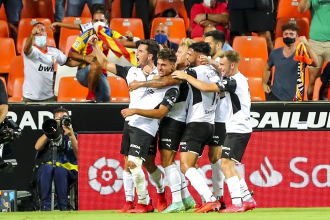 Thắng nghẹt thở Valencia, Real Madrid tiếp tục dẫn đầu La Liga - 3 Thắng nghẹt thở Valencia, Real Madrid tiếp tục dẫn đầu La Liga - 3