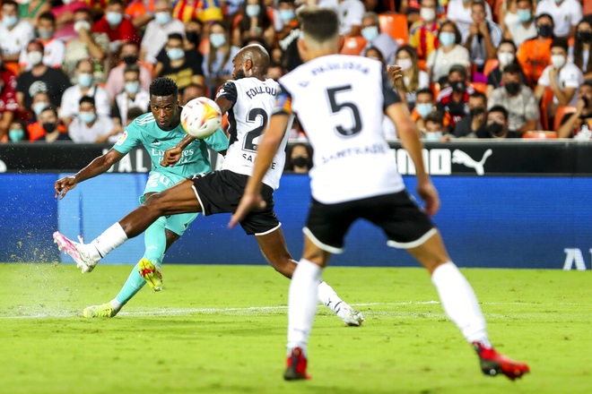 Thắng nghẹt thở Valencia, Real Madrid tiếp tục dẫn đầu La Liga - 4 Thắng nghẹt thở Valencia, Real Madrid tiếp tục dẫn đầu La Liga - 4