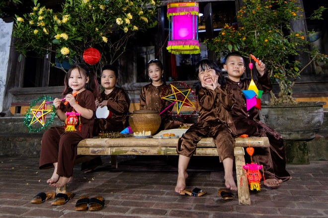 Ký ức Trung thu xưa ùa về qua bộ ảnh Đêm hội Trăng rằm - 8 Ký ức Trung thu xưa ùa về qua bộ ảnh Đêm hội Trăng rằm - 8