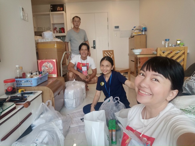 Sỹ Toàn - Ngọc Tiên kể về 3 tháng làm tình nguyện viên chống dịch - 2 Sỹ Toàn - Ngọc Tiên kể về 3 tháng làm tình nguyện viên chống dịch - 2