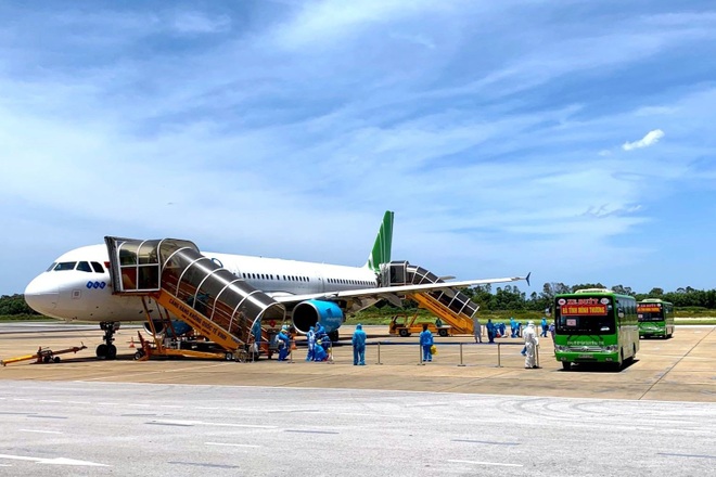 Phụ nữ mang thai đang ở vùng dịch phía Nam sẽ được về Hà Tĩnh bằng máy bay - 1 Phụ nữ mang thai đang ở vùng dịch phía Nam sẽ được về Hà Tĩnh bằng máy bay - 1