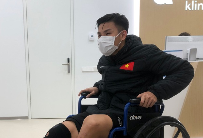 Đức Tùng ngồi xe lăn, lỡ trận gặp Nga ở World Cup futsal 2021 - 1 Đức Tùng ngồi xe lăn, lỡ trận gặp Nga ở World Cup futsal 2021 - 1