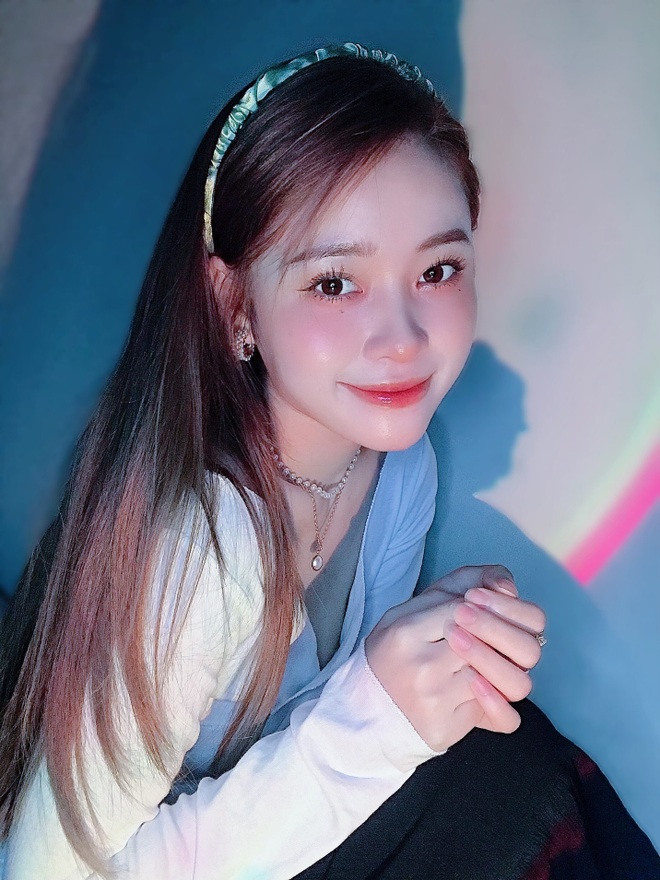 Hot girl gác bằng đại học giáo viên, rẽ hướng sang nghề trang điểm - 2