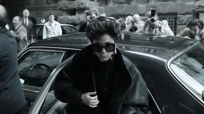 Lady Gaga lộng lẫy và chân thực khi vào vai quý bà Gucci nổi tiếng - 4 Lady Gaga lộng lẫy và chân thực khi vào vai quý bà Gucci nổi tiếng - 4