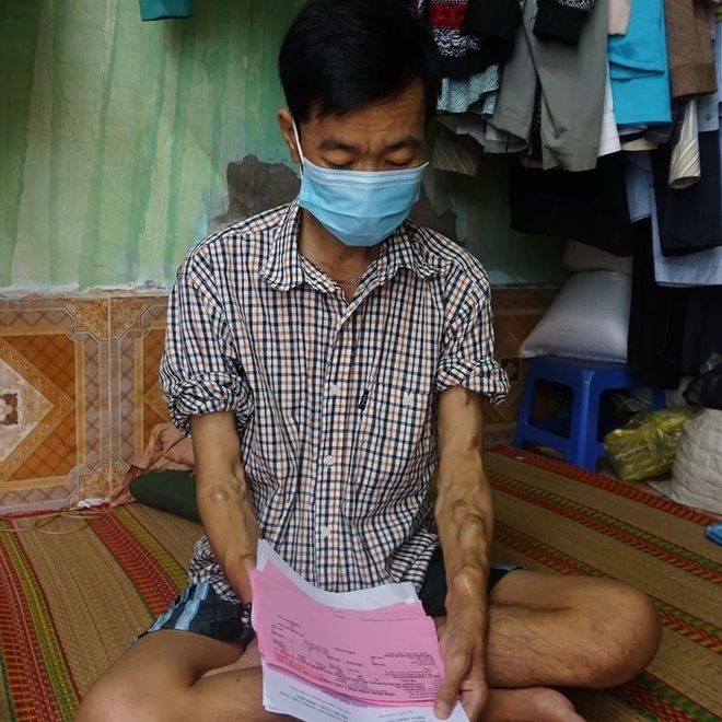Thương người mẹ lưng còng nhặt ve chai quay quắt trong dịch bệnh Covid-19 - 3 Thương người mẹ lưng còng nhặt ve chai quay quắt trong dịch bệnh Covid-19 - 3