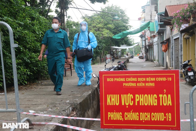 Hà Nội đưa hàng chục F1 đi cách ly do liên quan 2 ca F0 trong cộng đồng - 3 Hà Nội đưa hàng chục F1 đi cách ly do liên quan 2 ca F0 trong cộng đồng - 3