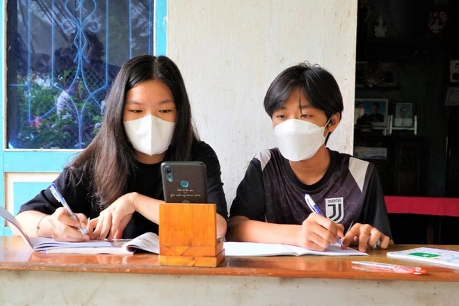 Thầy, cô băng đồng, vượt sông ship chữ cho học trò - 4 Thầy, cô băng đồng, vượt sông ship chữ cho học trò - 4