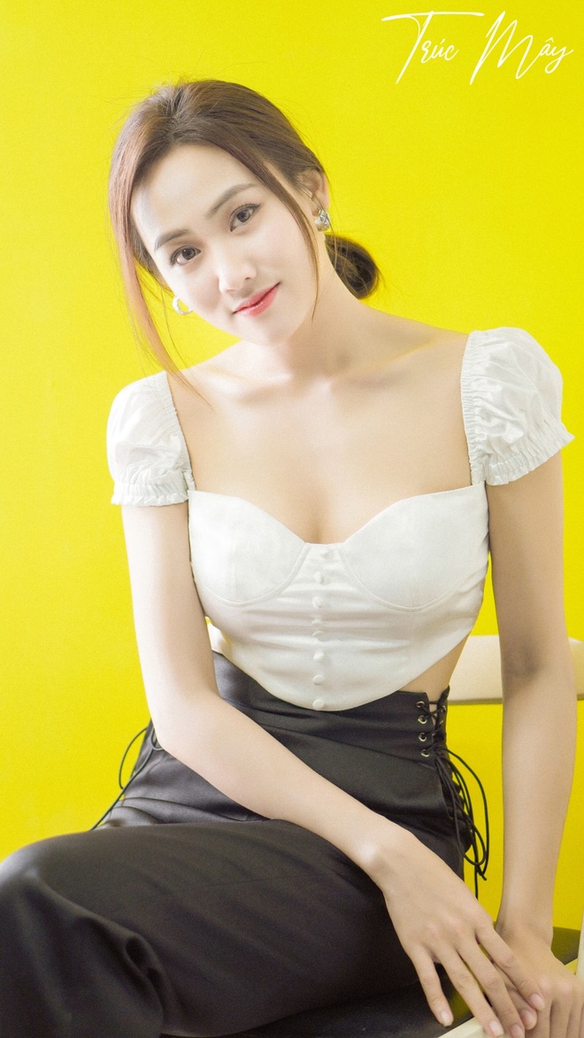 Hot TikToker xinh đẹp gây sốt với clip cạp đất mà ăn giả mà như thật - 6 Hot TikToker xinh đẹp gây sốt với clip cạp đất mà ăn giả mà như thật - 6