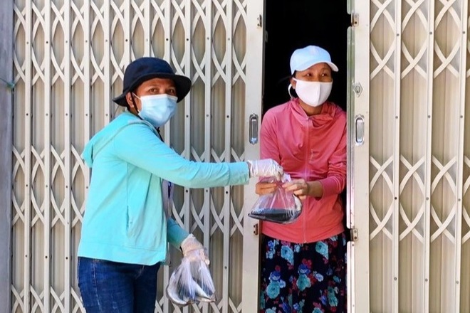 Từng con cá, túi rau người dân dành tặng nhau trong những ngày chống dịch - 4 Từng con cá, túi rau người dân dành tặng nhau trong những ngày chống dịch - 4