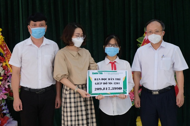Bạn đọc Dân trí giúp đỡ nữ sinh mồ côi khuyết tật hàng trăm triệu đồng - 2 Bạn đọc Dân trí giúp đỡ nữ sinh mồ côi khuyết tật hàng trăm triệu đồng - 2