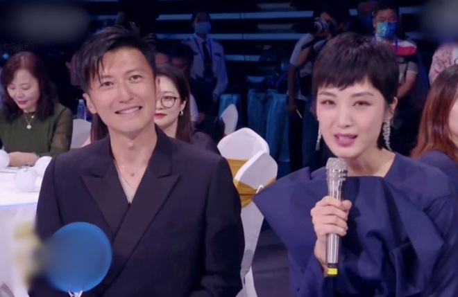 Biểu cảm của Tạ Đình Phong khi Vương Phi trình diễn - 2 Biểu cảm của Tạ Đình Phong khi Vương Phi trình diễn - 2