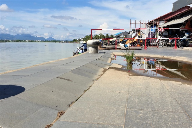 Kè trăm tỷ bờ sông Hoài sụt lún, đe dọa phố cổ Hội An - 5 Kè trăm tỷ bờ sông Hoài sụt lún, đe dọa phố cổ Hội An - 5