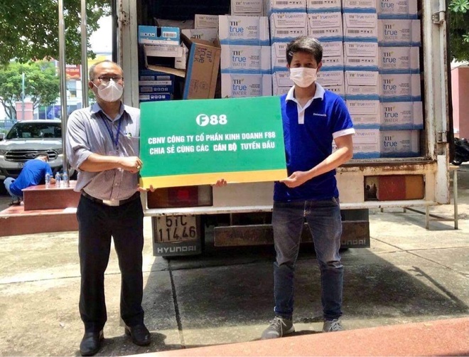 F88 hỗ trợ nhu yếu phẩm đồng hành cùng người dân và y bác sĩ tuyến đầu chống dịch - 1 F88 hỗ trợ nhu yếu phẩm đồng hành cùng người dân và y bác sĩ tuyến đầu chống dịch - 1