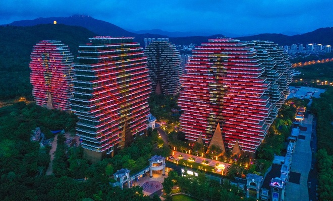 Khách sạn với gần 7000 phòng, giống hình cây khổng lồ - 4