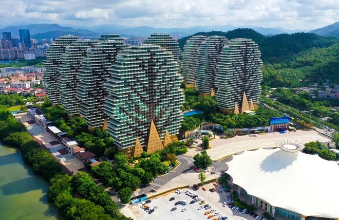 Khách sạn với gần 7000 phòng, giống hình cây khổng lồ - 1