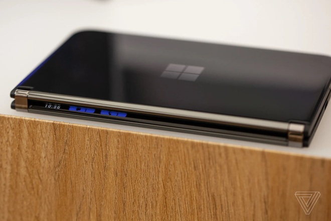 Cận cảnh Surface Duo 2 - Smartphone 2 màn hình giá 1.500 USD của Microsoft - 2