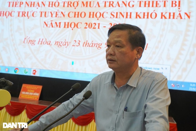 Trao 200 triệu đồng giúp đỡ học sinh nghèo bị ảnh hưởng bởi dịch Covid-19 - 4 Trao 200 triệu đồng giúp đỡ học sinh nghèo bị ảnh hưởng bởi dịch Covid-19 - 4