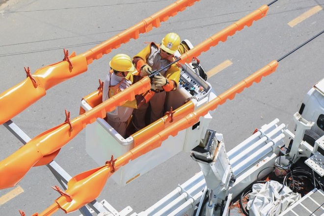EVNCPC: Giảm thấp cả số lần và thời gian mất điện của khách hàng - 1 EVNCPC: Giảm thấp cả số lần và thời gian mất điện của khách hàng - 1